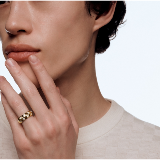 Le Damier de Louis Vuitton Large Ring, Yellow Gold and Diamonds