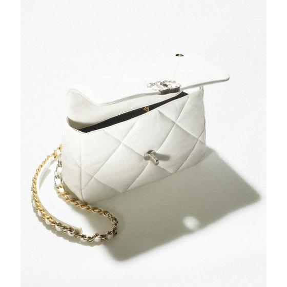CHANEL 19 Bag