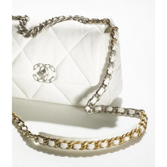 CHANEL 19 Bag