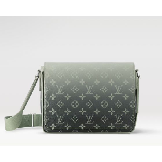 DISTRICT Small Messenger Bag